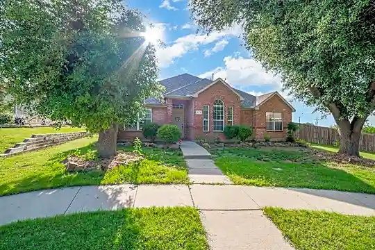 813 Sunny Grove Dr Photo 1