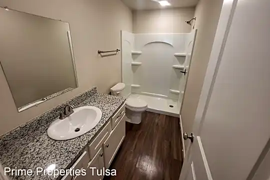 1903 Cypress St Photo 2