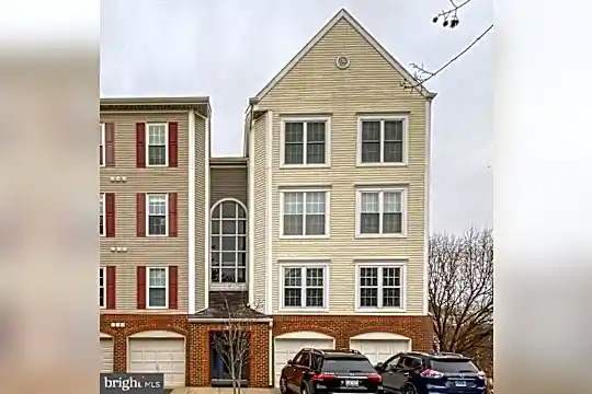 271 S Pickett St #201 Photo 1