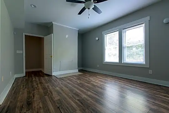 612 Elinor Pl NW Photo 2