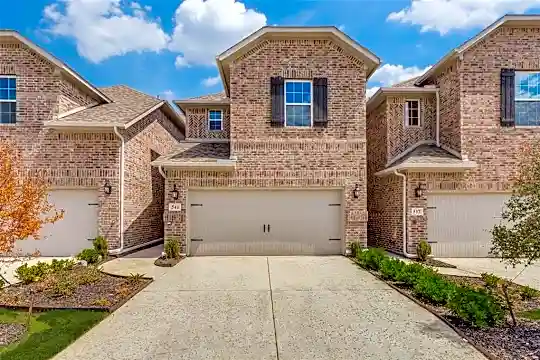 541 Hutchinson Ln Photo 1