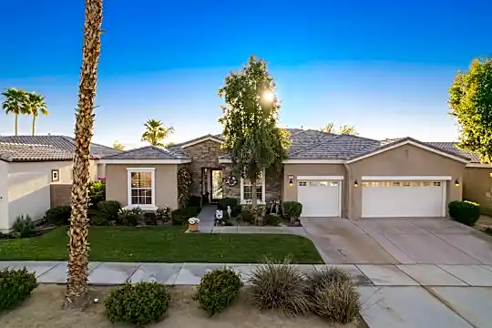 60602 Juniper Ln Photo 2