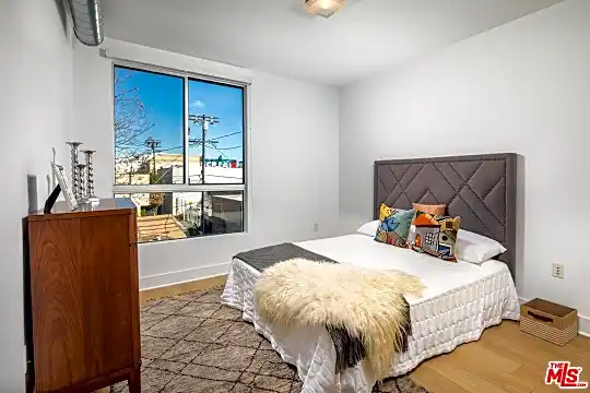 710 N El Centro Ave #219 Photo 2