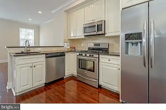 2133 Kimball St Photo 2