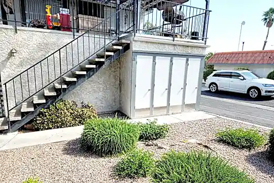 6913 Round Tree Dr Photo 2