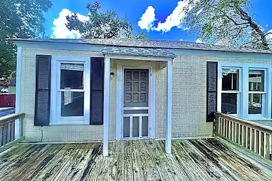 1005 S Donnybrook Ave #B Photo 2