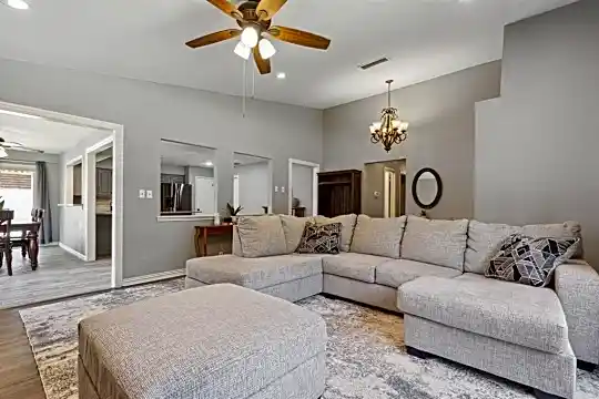 506 Santa Cruz Dr Photo 2