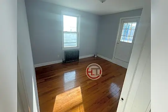 1410 Edison Ave Photo 2