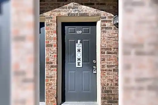 600 Grand Ave Photo 1