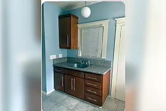 3321 33rd St Photo 2