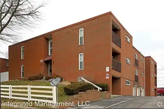 2085 Fontaine Rd Photo 1