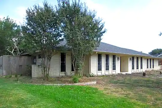 3000 Gentry Rd Photo 1