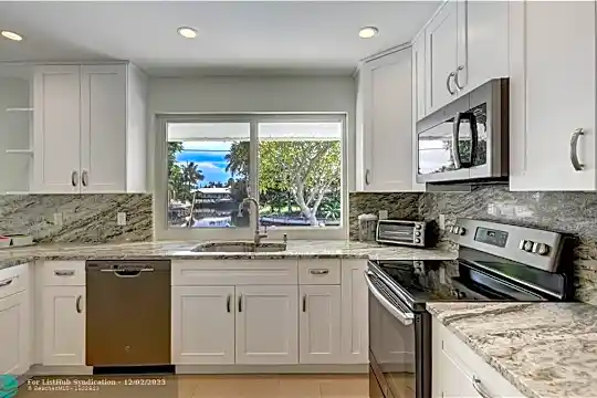 840 SW 7th St Photo 2