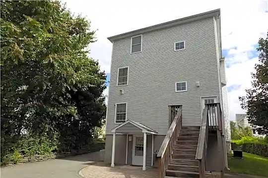726 East St Photo 1
