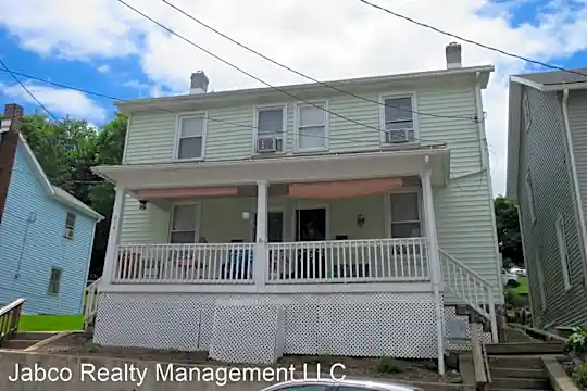 212 E Logan St