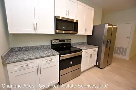 613 Ariana St Photo 2