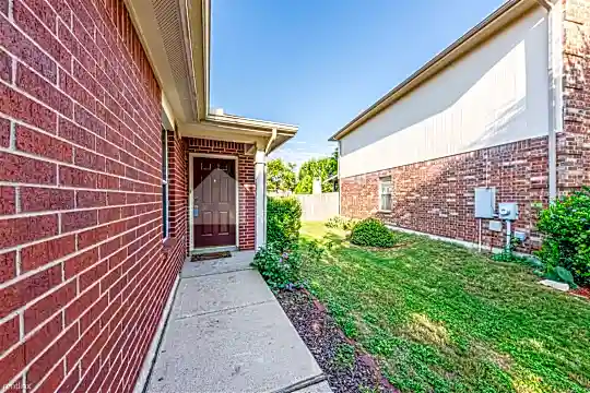109 Covey Ln Photo 2