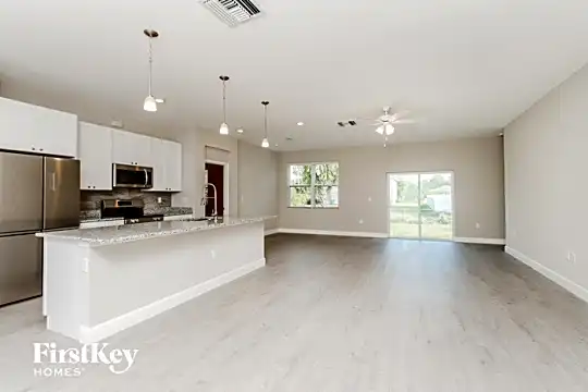 755 Darby Avenue Southwest Photo 2