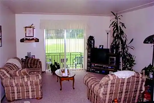 Rivercrest of Clinton Township Apartments Photo 2
