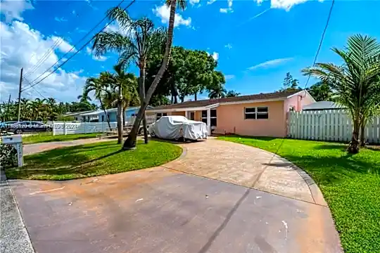 4540 SW 28th Terrace Photo 2