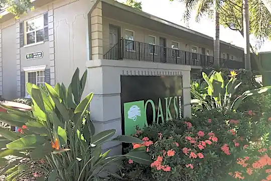 The Oaks on Azeele Apartment Homes Photo 2