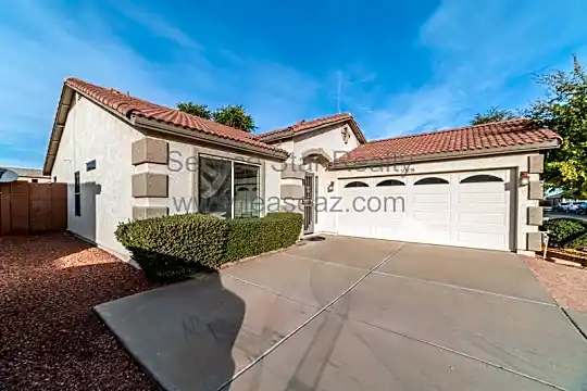 4106 E La Salle St Photo 2