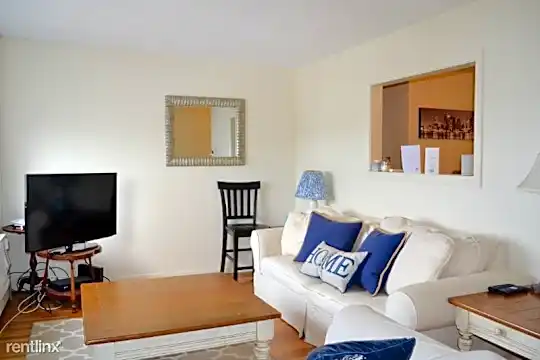 133 Heath St Photo 1