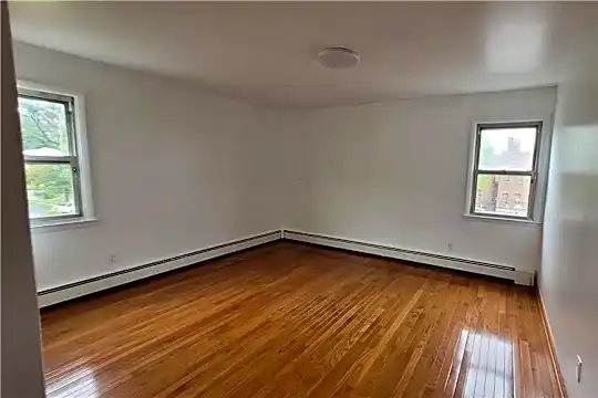 417 Central Park Ave Photo 2