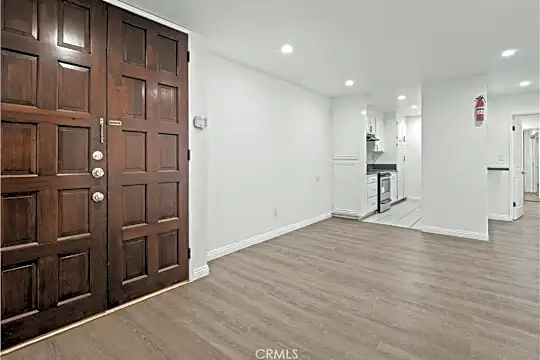 5334 Lindley Ave #125 Photo 2