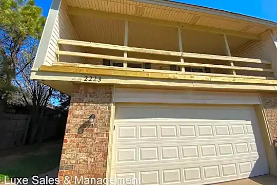 2223 NW 117th St Photo 1