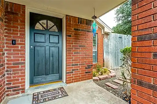 6933 Tudor Dr Photo 2