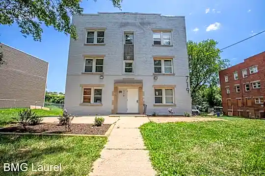 719 49th St NE Photo 1