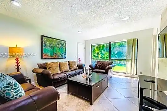 13353 Doubletree Cir Photo 1