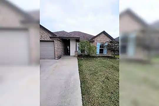 5105 Briarwood Photo 2