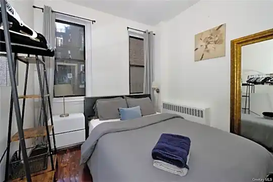 474 9th Ave #4D Photo 2