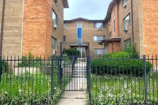 7907 S Greenwood Ave #1W Photo 1