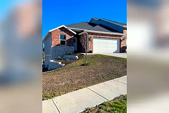 1430 S Atlas Ct Photo 2