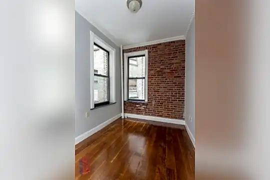 9 W 103rd St Photo 2