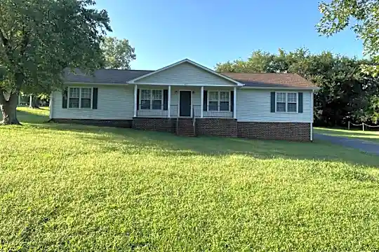 517 Woods Dr Photo 1