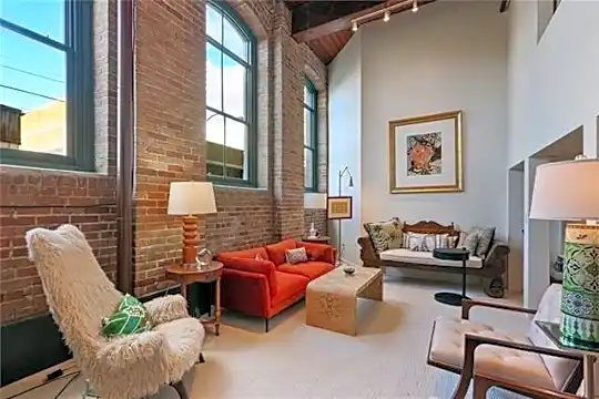 1107 S Peters St #101 Photo 1