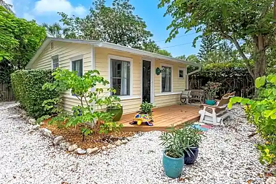 640 Broadway St #COTTAGE Photo 1