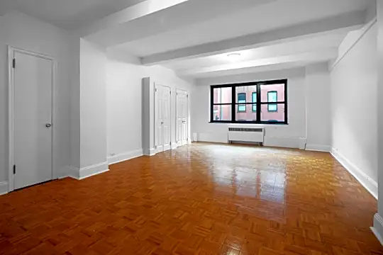 304 E 44th St Photo 1