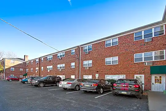 499 W Lancaster Ave Photo 1