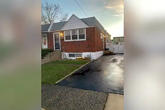 221 Ridley Ave Photo 1