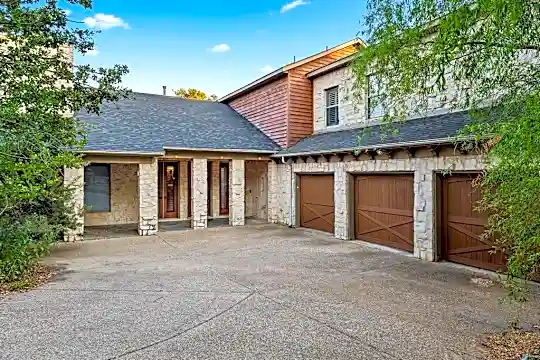 3104 Kimberlee Ln Photo 1