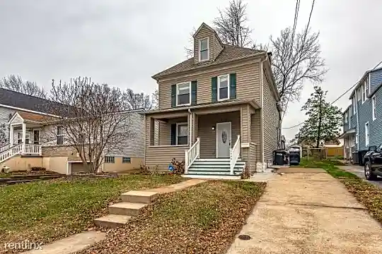 7544 Woodland Ave Photo 2