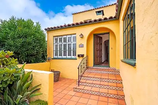 1524 Palm Ave Photo 2