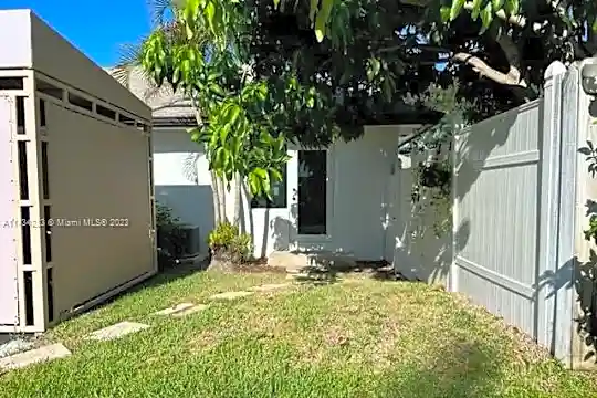 7701 SW 181st Terrace #1 Photo 2