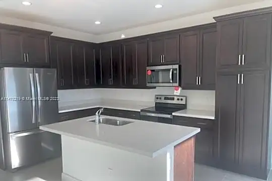 565 Sanderling Cir #565 Photo 2