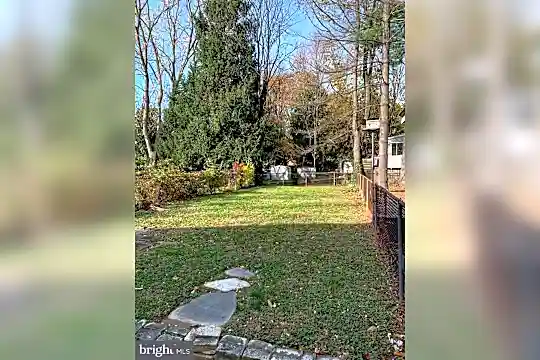 208 Central Ave Photo 2